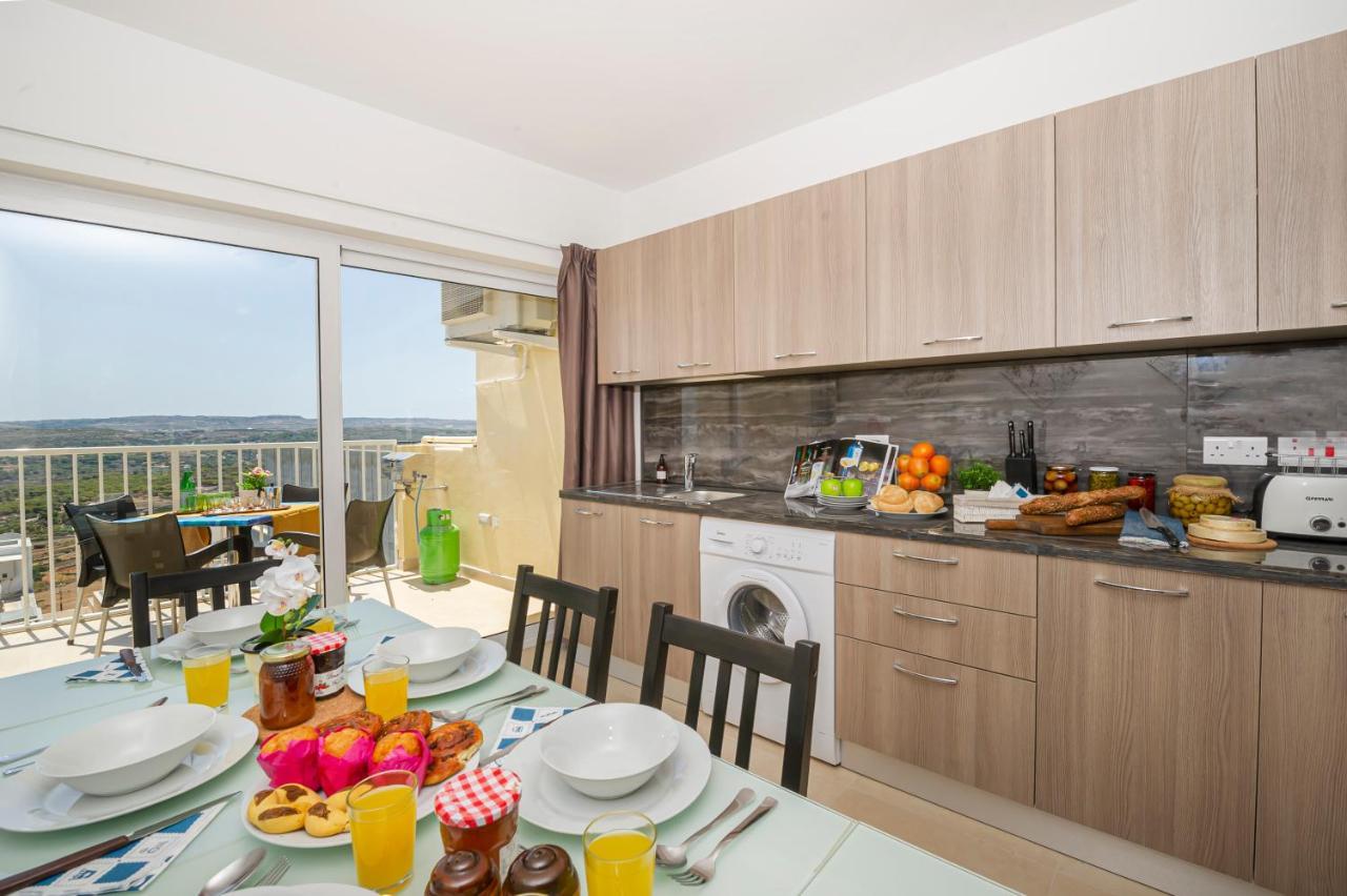 Summer Breeze Apartment With Panoramic Terrace - By Getawaysmalta Mellieħa Dış mekan fotoğraf