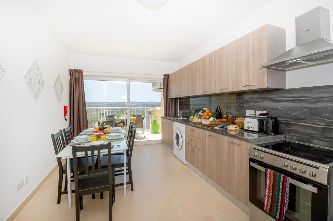 Summer Breeze Apartment With Panoramic Terrace - By Getawaysmalta Mellieħa Dış mekan fotoğraf